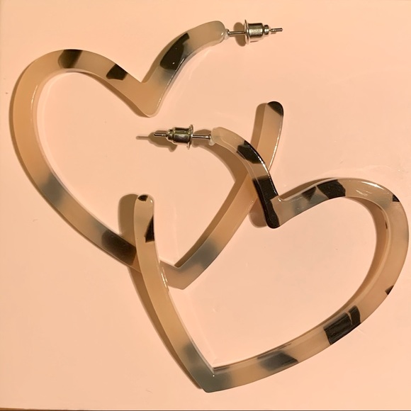 Jewelry - Tortoise Print Heart Shaped Hoops